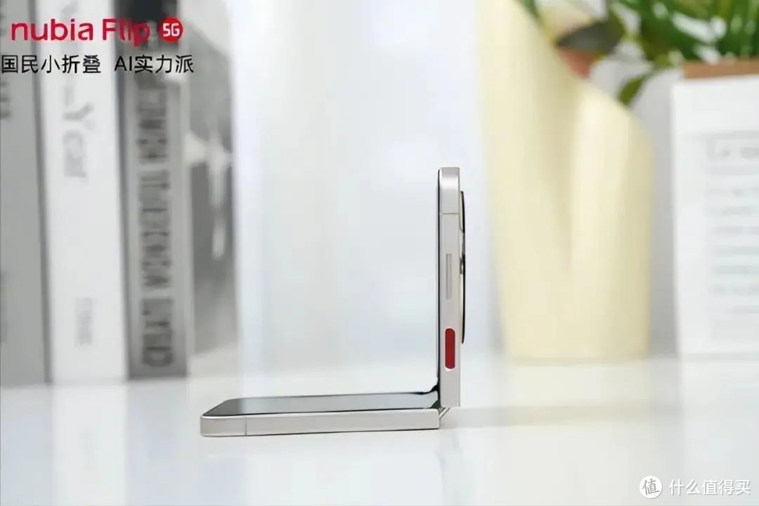 2999元！流畅度仅次华为Pura70，这款小折叠屏正在“硬刚”三星