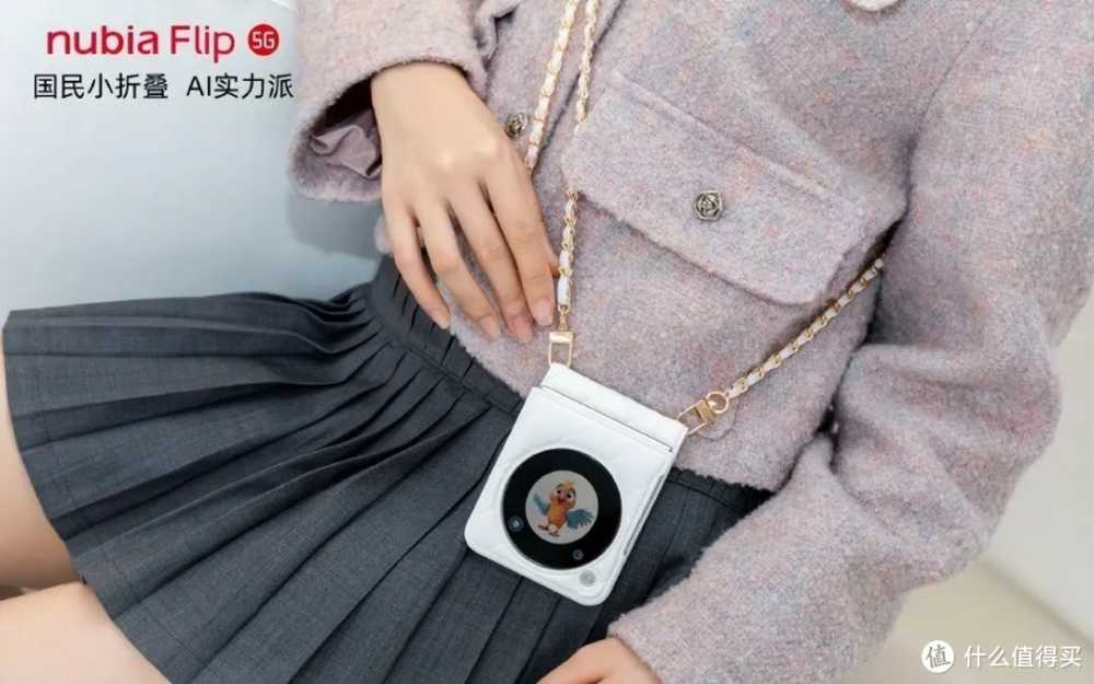 2999元！流畅度仅次华为Pura70，这款小折叠屏正在“硬刚”三星