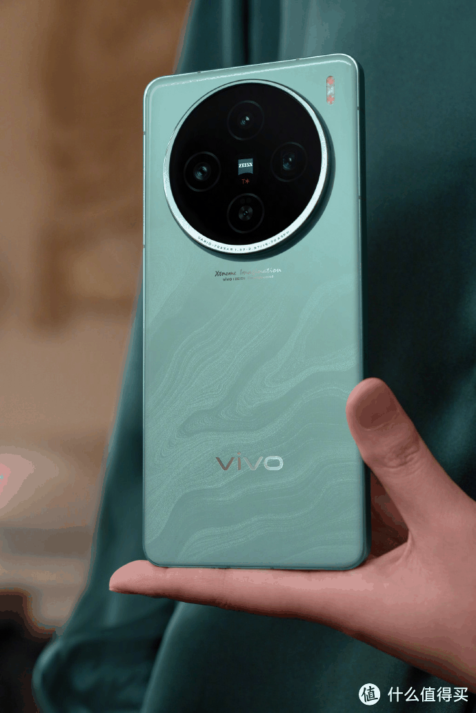 采用超薄直屏设计,vivo X100s系列颜值与性能齐飞插图2 采用超薄直屏设计,vivo X100s系列颜值与性能齐飞