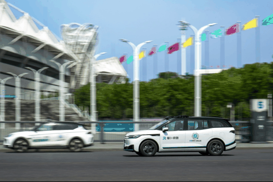 百度最强无人车!仅需20万 迈巴赫级体验 明年就能赚钱插图2 百度最强无人车!仅需20万 迈巴赫级体验 明年就能赚钱