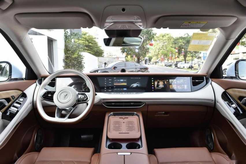 都是实力、品质过硬的SUV！新岚图FREE对比领克08怎么选？