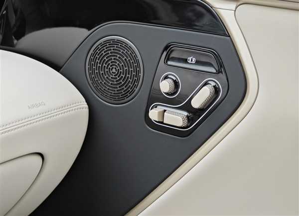 零重力座椅、华为智驾、音响全维升级！试驾阿维塔11 2024款