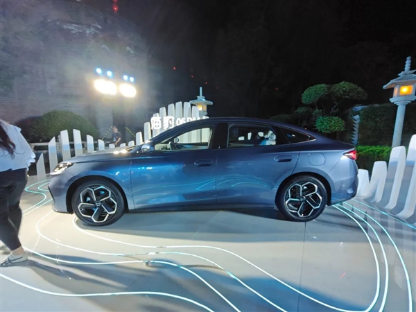 100公里只要2.9升油!9.98万的比亚迪秦L让车企老板们睡不着了插图3 100公里只要2.9升油!9.98万的比亚迪秦L让车企老板们睡不着了