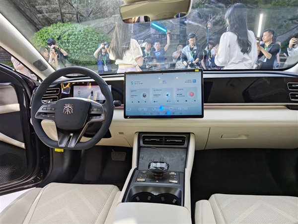 100公里只要2.9升油!9.98万的比亚迪秦L让车企老板们睡不着了插图4 100公里只要2.9升油!9.98万的比亚迪秦L让车企老板们睡不着了