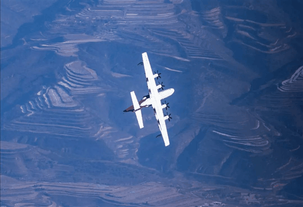 中国自研水陆两栖飞机：鲲龙AG600完成两项重要试验