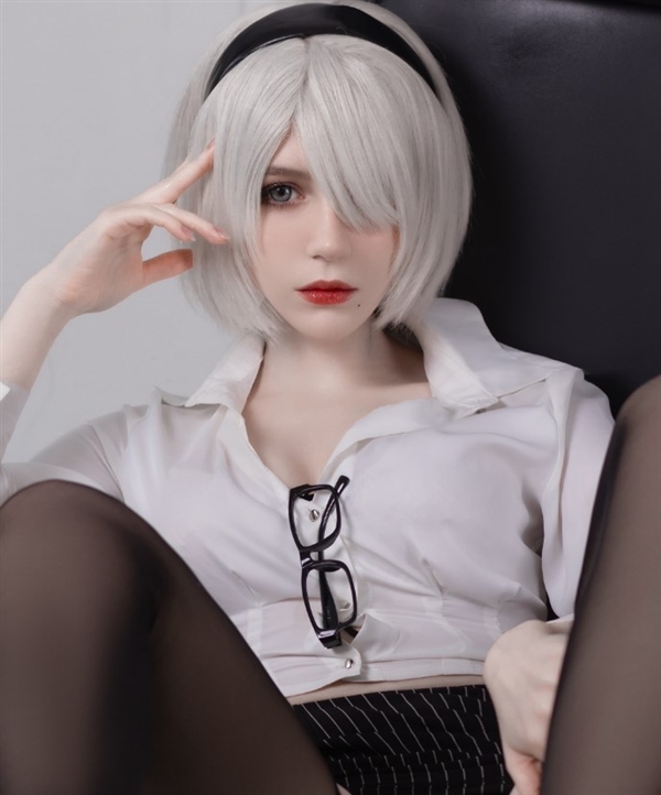 俄罗斯美女Cos《尼尔》2B美图:黑丝白丝性感至极插图1 俄罗斯美女Cos《尼尔》2B美图:黑丝白丝性感至极