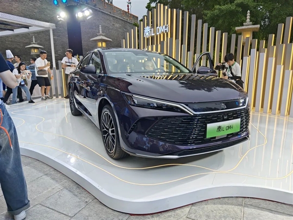 100公里只要2.9升油!9.98万的比亚迪秦L让车企老板们睡不着了插图2 100公里只要2.9升油!9.98万的比亚迪秦L让车企老板们睡不着了