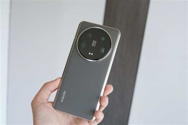 小米15系列来了!Pro版用上钛金属+卫星通信 10月发布插图1 小米15系列来了!Pro版用上钛金属+卫星通信 10月发布