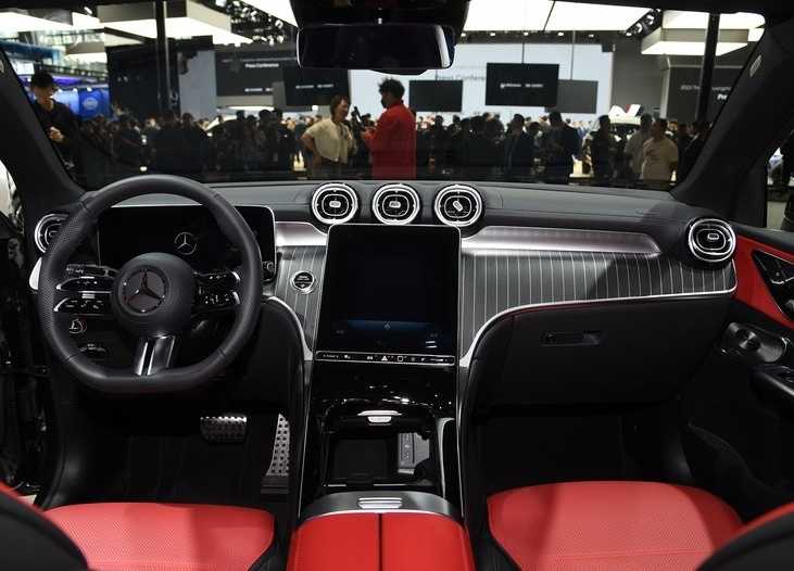 全新奔驰GLC轿跑SUV上市！共两款车型，售价48.95万起