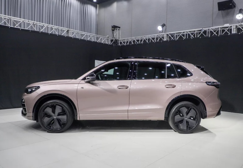 大众全新途观L PRO上市时间确定!采用三屏设计,搭载2.0T引擎插图1 大众全新途观L PRO上市时间确定!采用三屏设计,搭载2.0T引擎