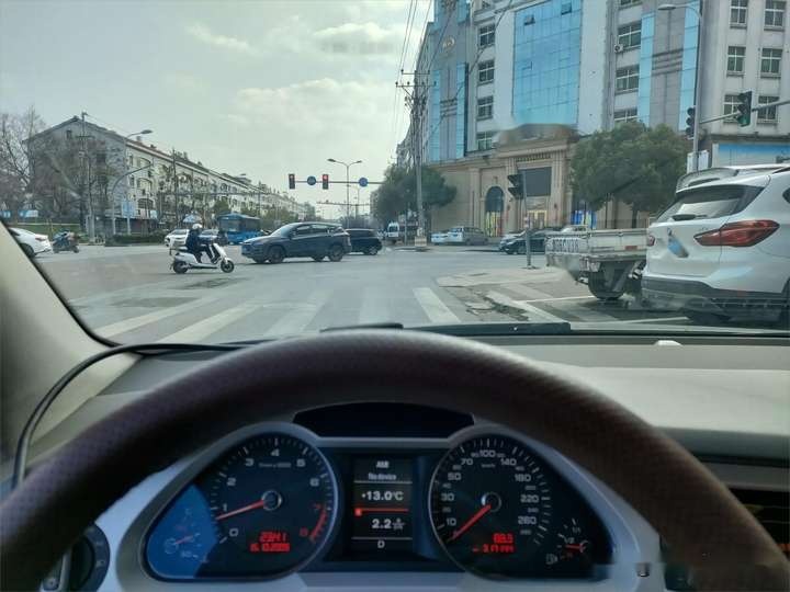 烧机油成往事，大修焕新生！这辆老奥迪A6L重获青春，再现风采！插图3