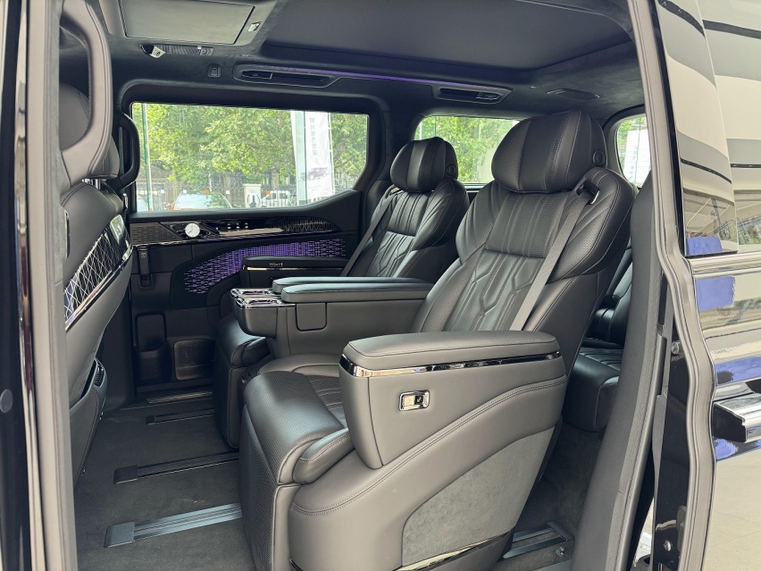 极氪009光辉版实车解读，周总选这台车会不会后悔？看看这五点