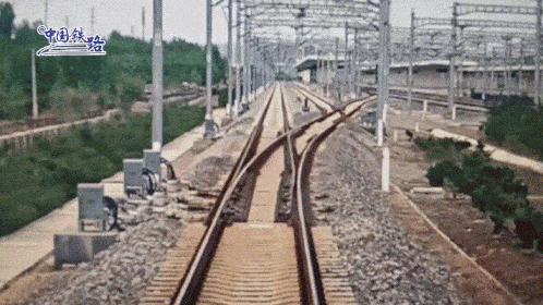 高铁列车没有方向盘 怎么拐弯:终于懂了插图2 高铁列车没有方向盘 怎么拐弯:终于懂了