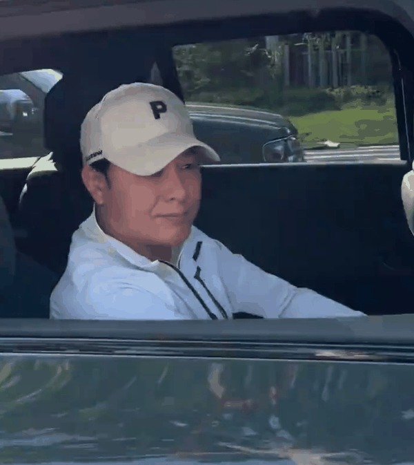 张颂文乘坐蔚来ES8进组拍戏 网友：居然不是小米SU7