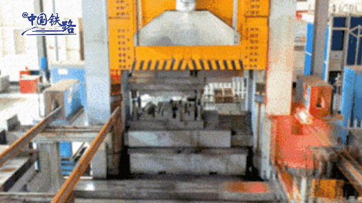 高铁列车没有方向盘 怎么拐弯:终于懂了插图7 高铁列车没有方向盘 怎么拐弯:终于懂了