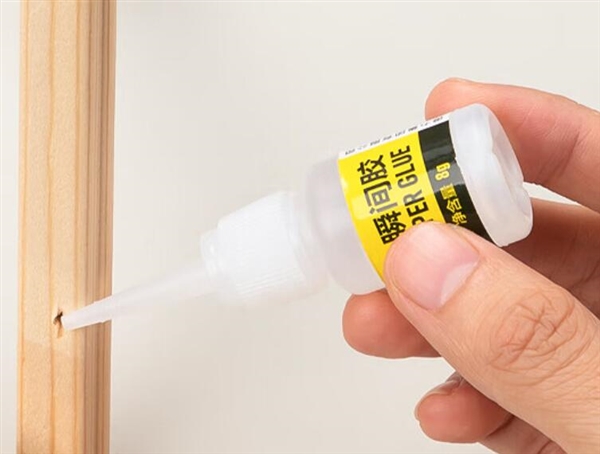 男童不慎把502胶水抹嘴巴胳膊上:医生也无法处理插图 男童不慎把502胶水抹嘴巴胳膊上:医生也无法处理