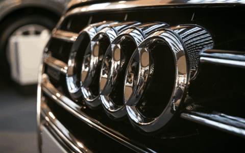 离谱！沈阳一奥迪车主被续费弹窗骚扰引热议：不能关、倒车影像等无法显示