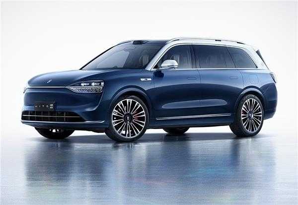 赛力斯张兴海五一假期现身问界用户中心：亲自向用户交车