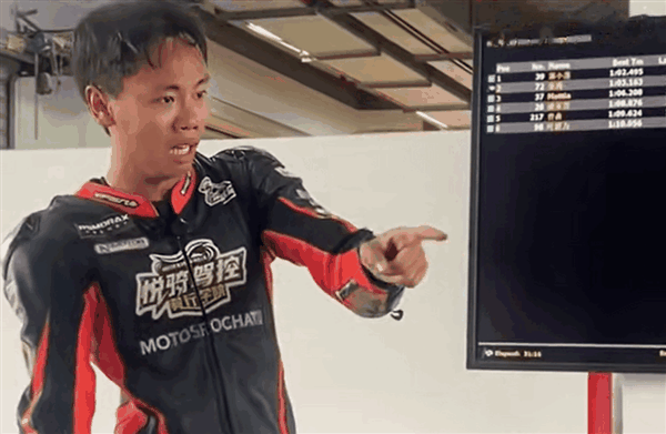 用二手轮胎、借来的车夺冠！网红白冰赠送郭小蓬一台宝马RR摩托车