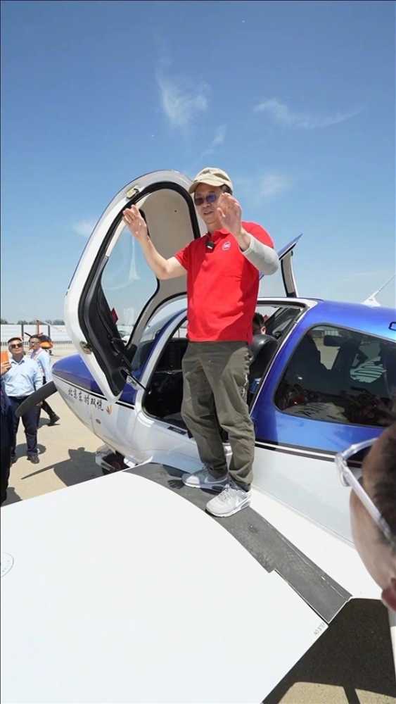 周鸿祎回应直播现场发火原因：不是因为小鹏飞行汽车没飞起来 