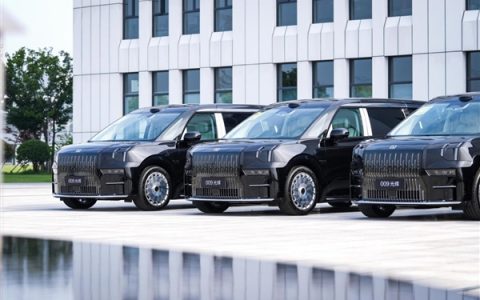 MPV中的劳斯莱斯！极氪009光辉版今日开启交付