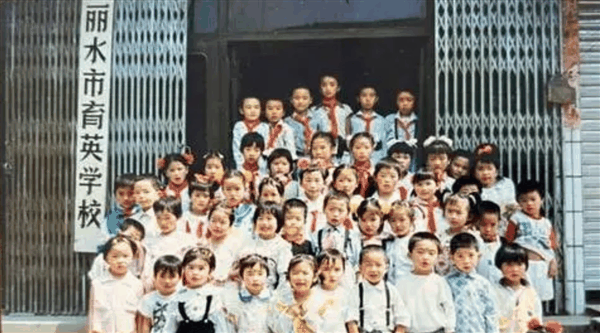 80岁语文教师获吉尼斯纪录：64年33天职业生涯最长