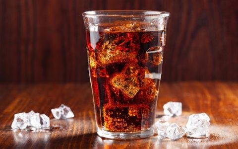 男子心脏骤停 竟因前1天喝了可乐！医生：诱发低血钾症