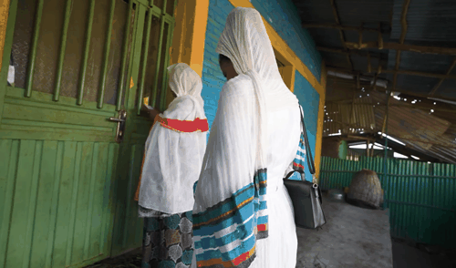 女孩声说自己16年不吃不喝 甚至连厕所都不用上!插图19 女孩声称自己16年不吃不喝 甚至连厕所都不用上!