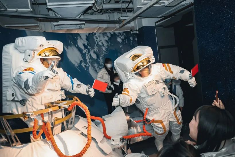 无穹 — 中国・航天沉浸艺术展 6 月 8 日上海开展,早鸟票 78 元插图16 无穹 — 中国・航天沉浸艺术展 6 月 8 日上海开展,早鸟票 78 元