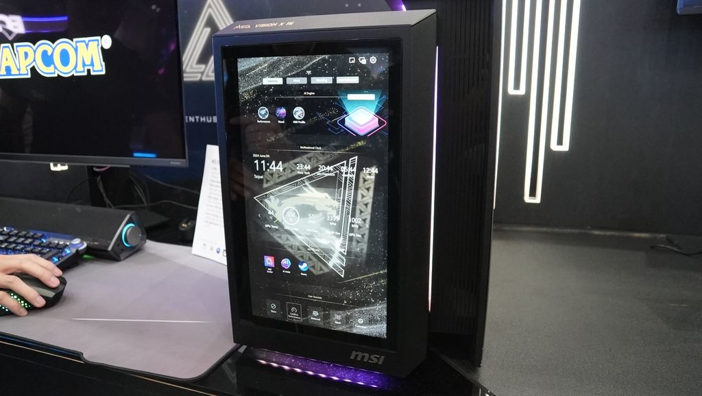 微星展示 MEG Vision X AI 电脑主机:正面大屏可 AI 聊天,有望配 RTX 5090 显卡插图3 微星展示 MEG Vision X AI 电脑主机:正面大屏可 AI 聊天,有望配 RTX 5090 显卡