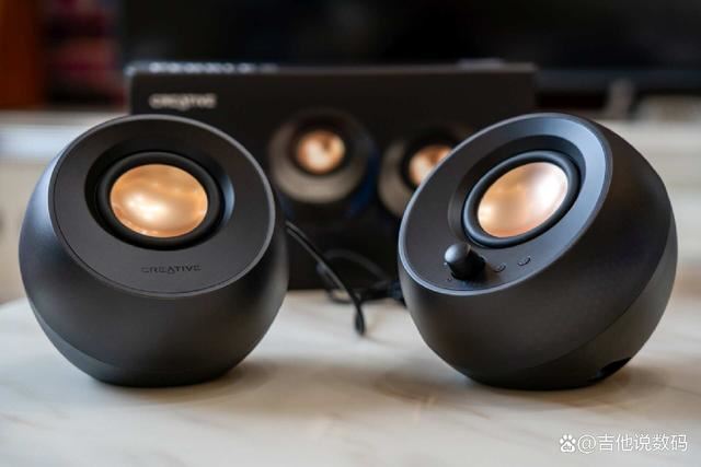 RGB灯光加持 创新Pebble X电脑音箱好听又好用插图1