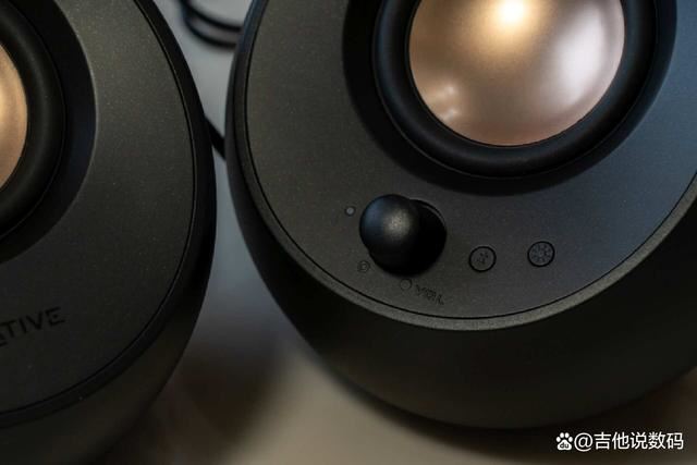 RGB灯光加持 创新Pebble X电脑音箱好听又好用插图3