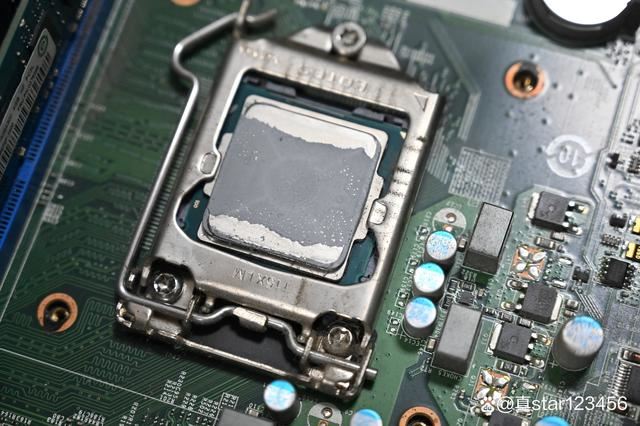 如何轻松干净的更换CPU导热硅脂? 电脑cpu涂散热硅胶正确教程插图6