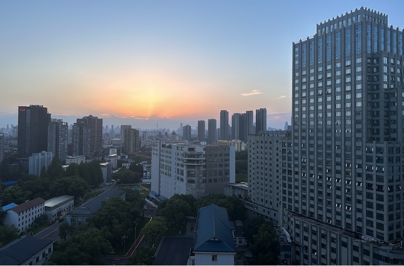 一位武汉出租车司机的心里话：换电不方便，市场太内卷 | 聚访