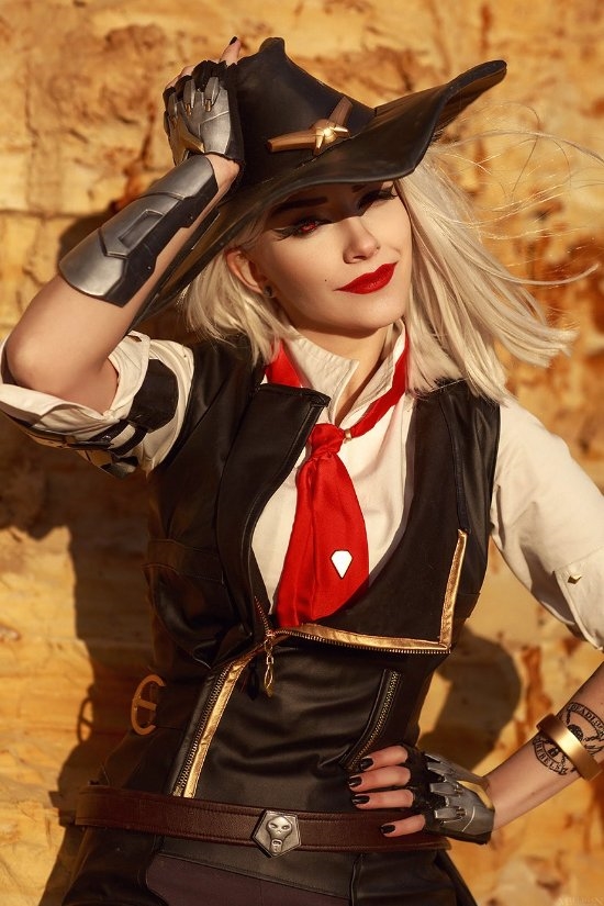 美女COS《博德之门3》腥红奥林超还原:逼真到像截图插图5 美女COS《博德之门3》腥红奥林超还原:逼真到像截图