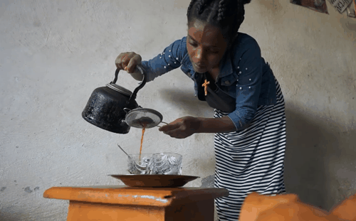 女孩声说自己16年不吃不喝 甚至连厕所都不用上!插图16 女孩声称自己16年不吃不喝 甚至连厕所都不用上!