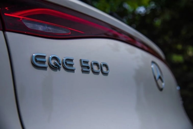 试驾奔驰的EQE纯电SUV：豪华超越期待，科技注入情感