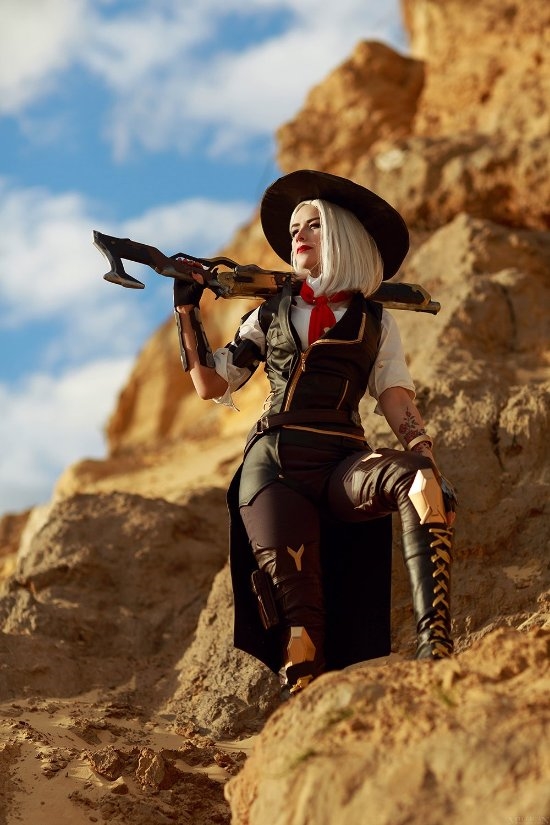 美女COS《博德之门3》腥红奥林超还原:逼真到像截图插图6 美女COS《博德之门3》腥红奥林超还原:逼真到像截图