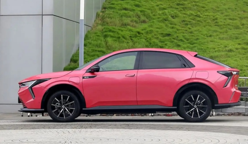 本田纯电SUV猎光上市,跨界外形,扭力梁悬架插图1 本田纯电SUV猎光上市,跨界外形,扭力梁悬架