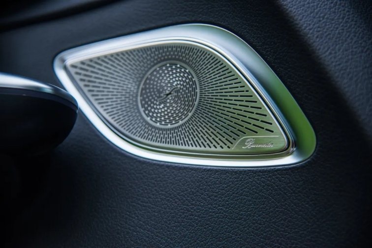 试驾奔驰的EQE纯电SUV：豪华超越期待，科技注入情感