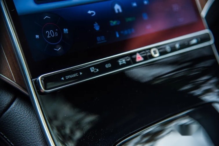 试驾奔驰的EQE纯电SUV：豪华超越期待，科技注入情感