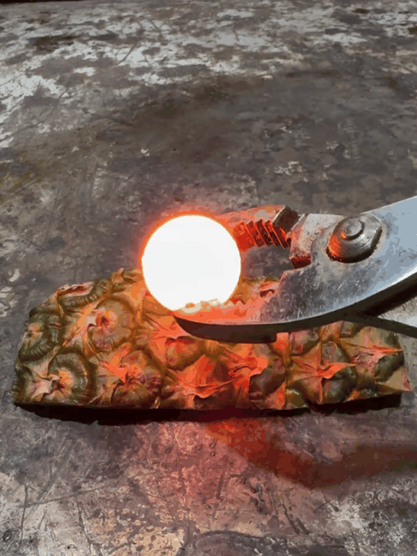 菠萝皮能抗住1000°C铁球吗：有人做了一次真实试验