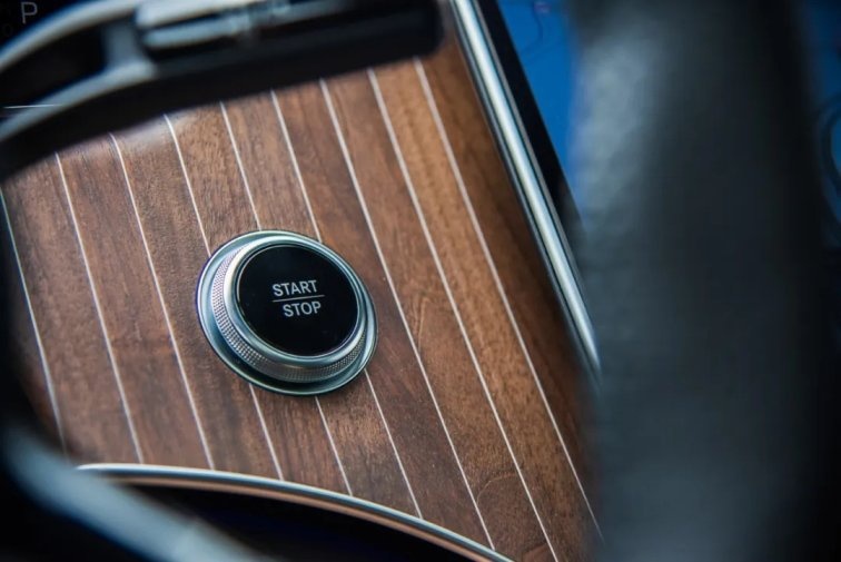 试驾奔驰的EQE纯电SUV：豪华超越期待，科技注入情感