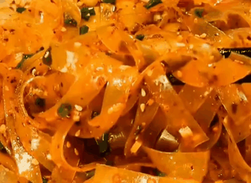 凉菜三巨头:塑胶跑道,神经末梢,透明门帘是什么梗 梗意思介绍插图2 凉菜三巨头:塑胶跑道神经末梢透明门帘是什么梗 梗意思介绍