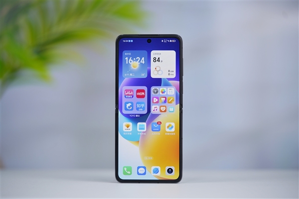 4英寸超大外屏!荣耀首款小折叠Magic V Flip图赏插图2 4英寸超大外屏!荣耀首款小折叠Magic V Flip图赏