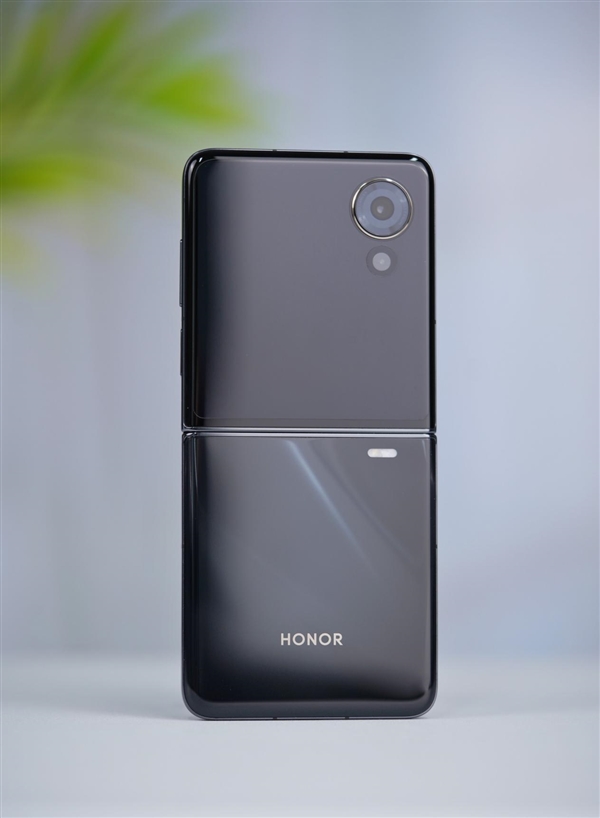 4英寸超大外屏!荣耀首款小折叠Magic V Flip图赏插图15 4英寸超大外屏!荣耀首款小折叠Magic V Flip图赏