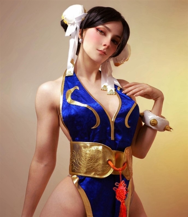 瑞士美女Cos《星刃》性感女主:穿紧身战衣凸显好身材插图7 瑞士美女Cos《星刃》性感女主:穿紧身战衣凸显好身材