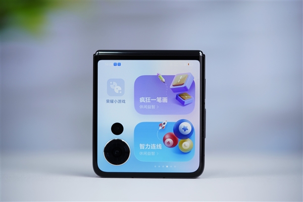 4英寸超大外屏!荣耀首款小折叠Magic V Flip图赏插图10 4英寸超大外屏!荣耀首款小折叠Magic V Flip图赏