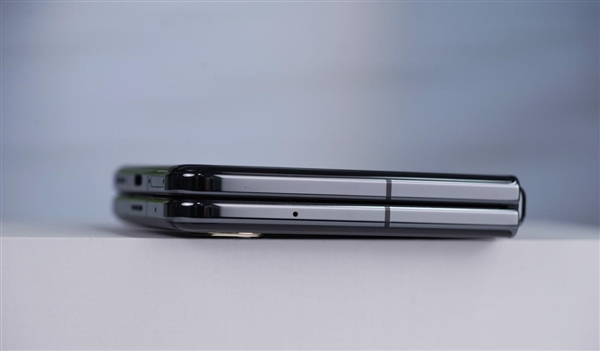 4英寸超大外屏!荣耀首款小折叠Magic V Flip图赏插图21 4英寸超大外屏!荣耀首款小折叠Magic V Flip图赏