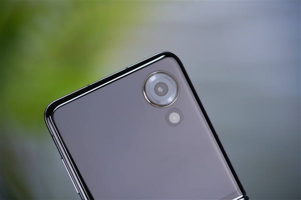 4英寸超大外屏!荣耀首款小折叠Magic V Flip图赏插图19 4英寸超大外屏!荣耀首款小折叠Magic V Flip图赏